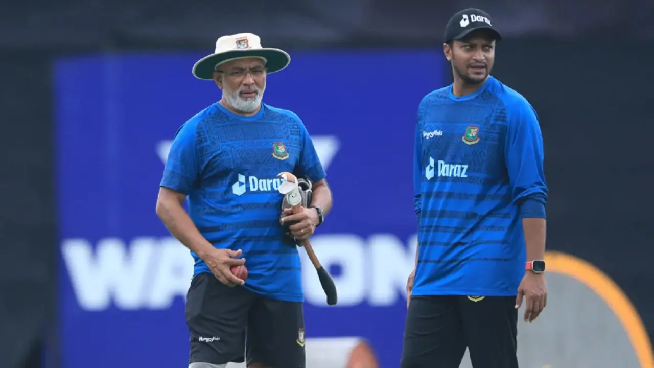 দলে প্রভাব খাটাতে চান সাকিব, নাখোশ হাথুরুসিংহে!