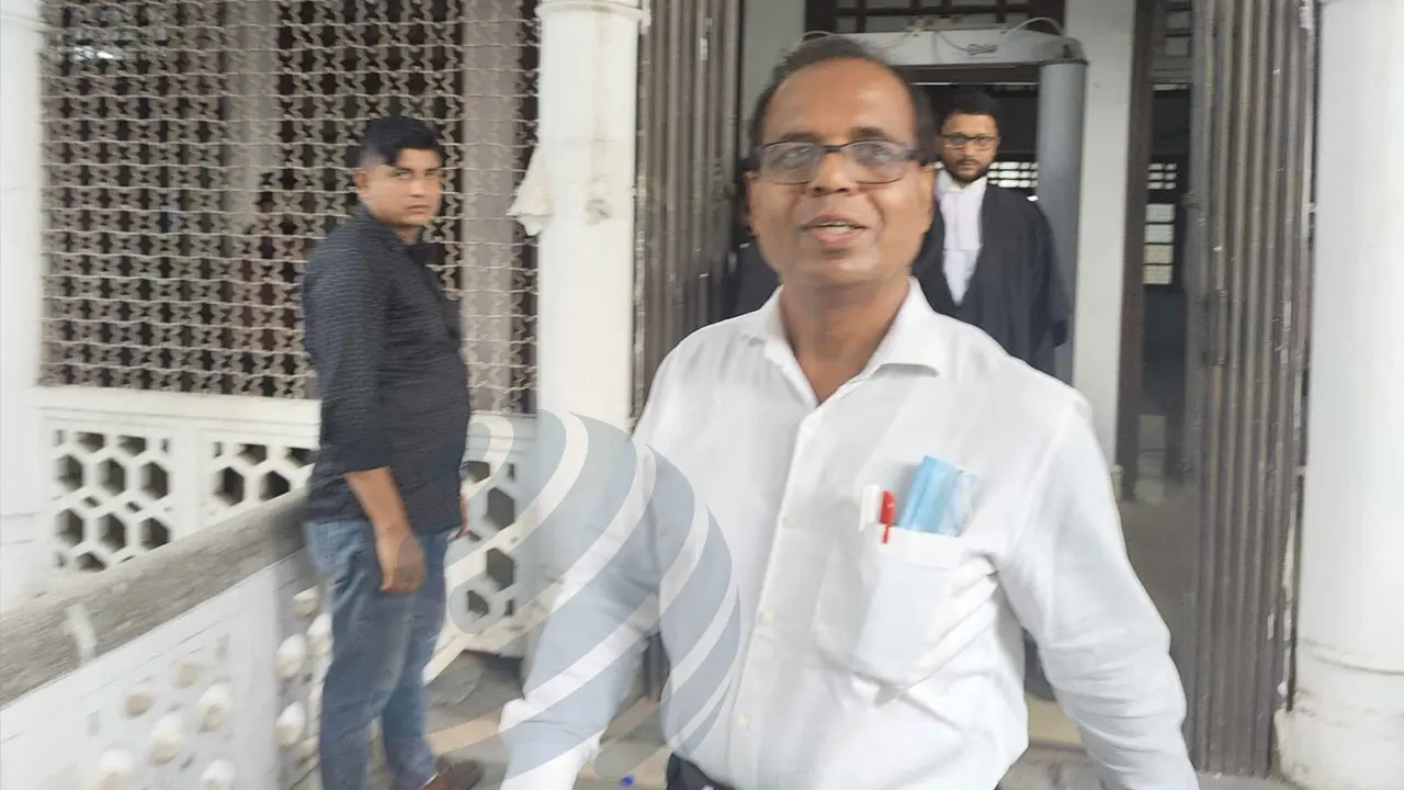 এমপির কথায় লাফাবেন না, জেলা শিক্ষা অফিসারকে হাইকোর্ট