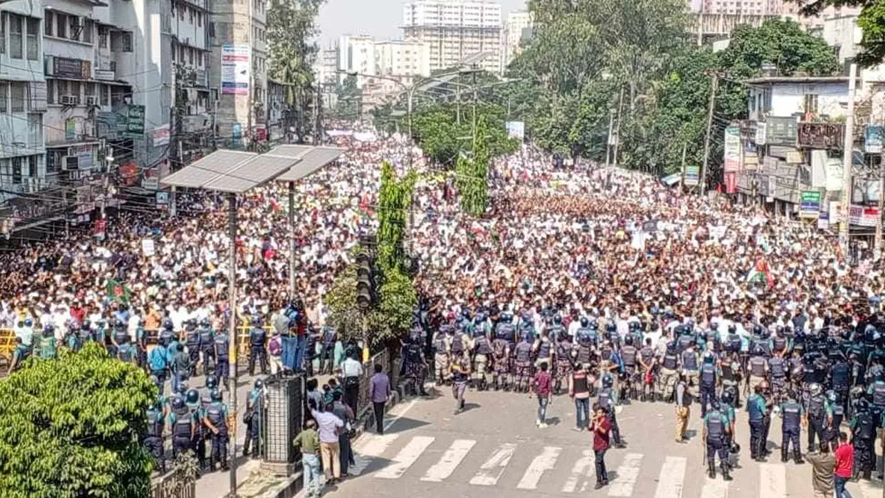 আরামবাগে জামায়াত নেতাকর্মীদের ঢল