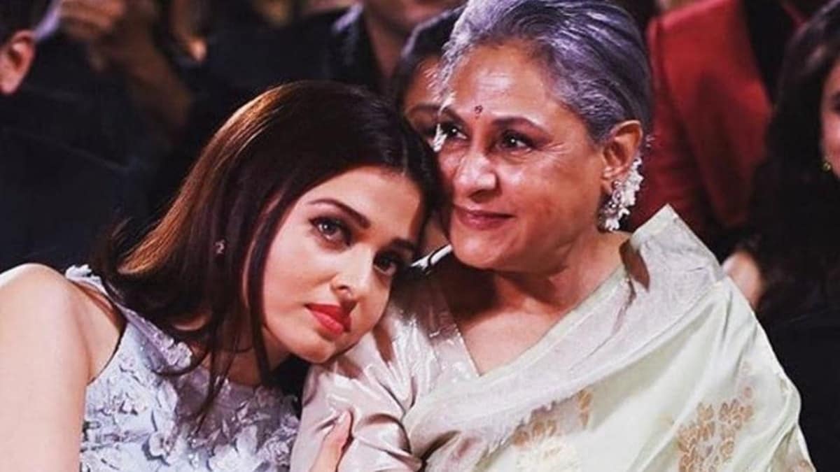 ছবি থেকে শাশুড়ি ও ননদকে বাদ দিলেন ঐশ্বরিয়া!
