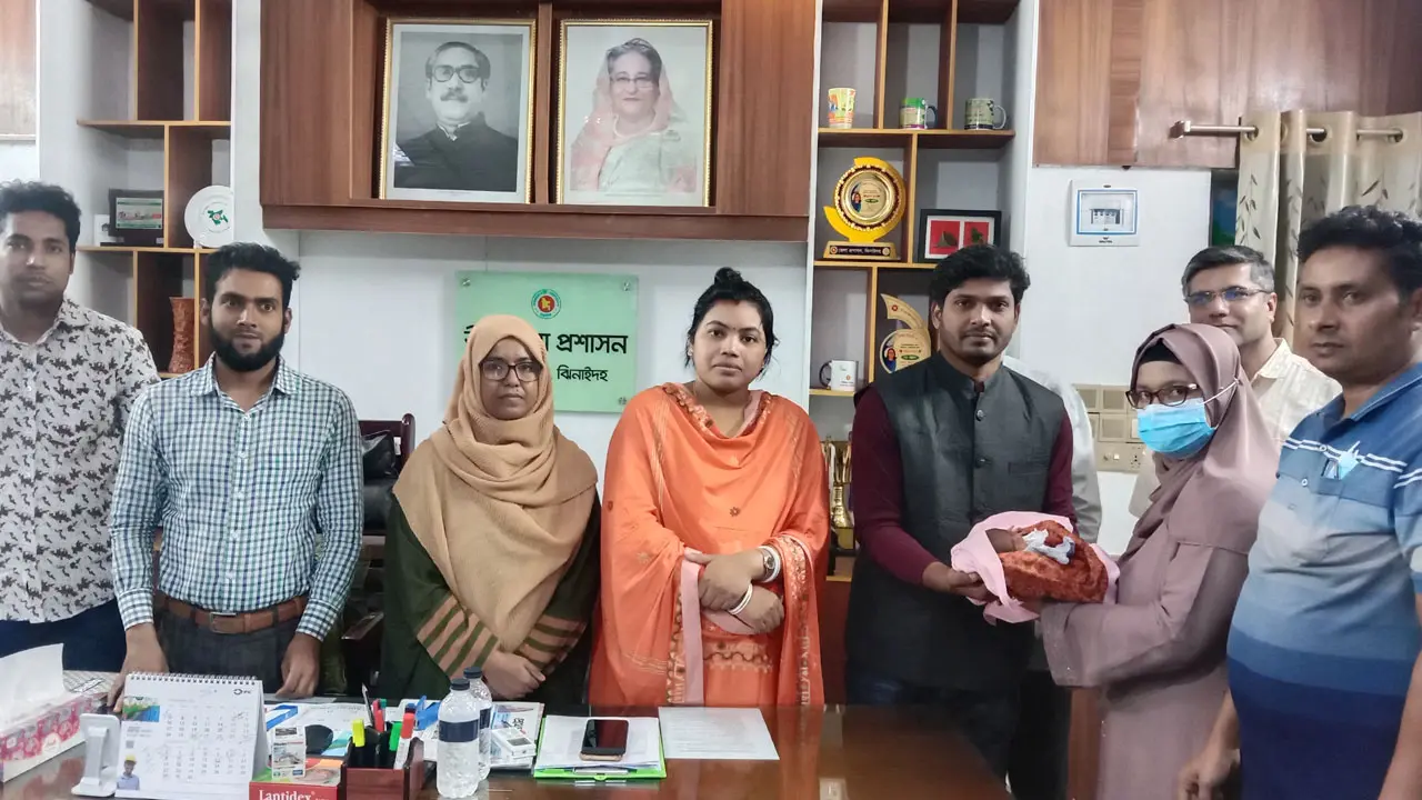 কুড়িয়ে পাওয়া মেয়েটির দায়িত্ব পেলেন না সেই সোনিয়া