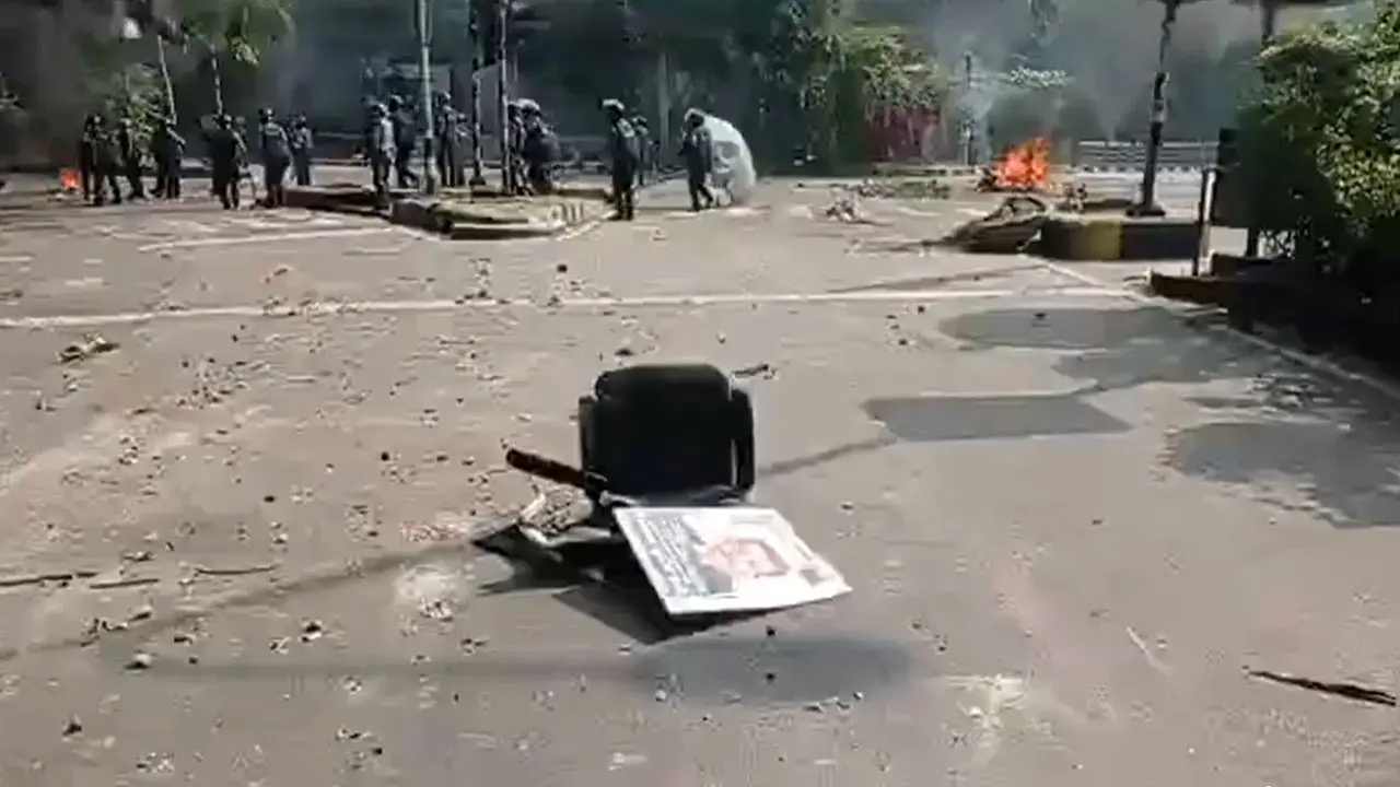 কাকরাইলে আওয়ামী লীগ-বিএনপি নেতাকর্মীদের মধ্যে সংঘর্ষ