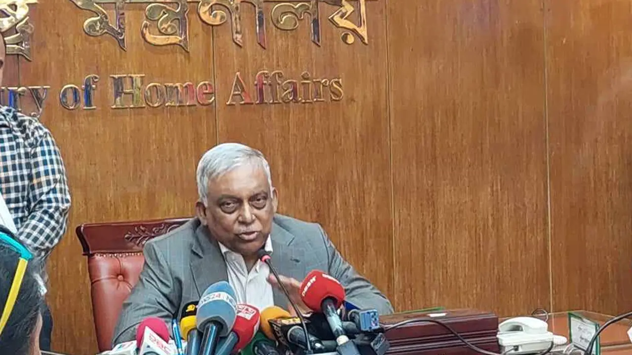 ঢাকার পথ আমরা বন্ধ করব না : স্বরাষ্ট্রমন্ত্রী