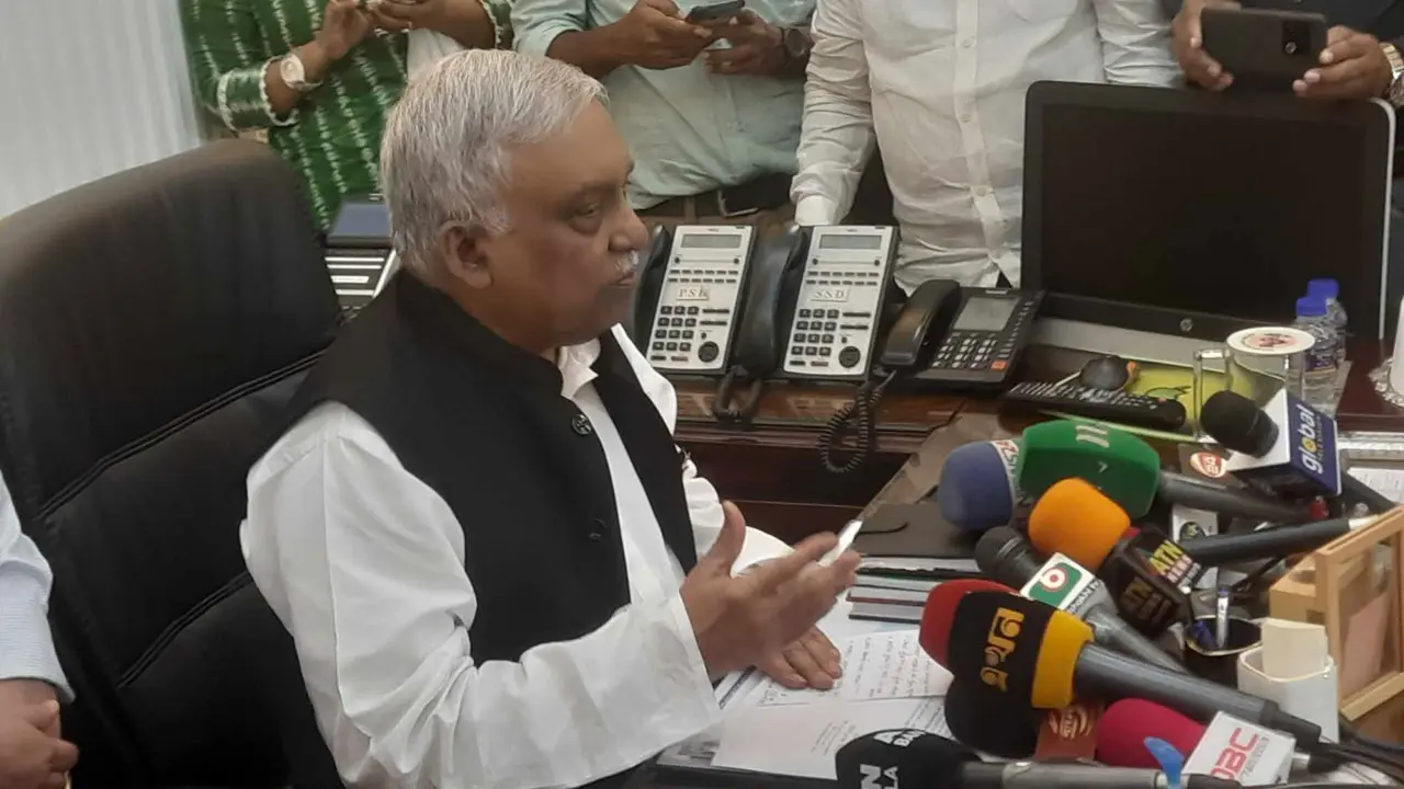 আহত হলো পুলিশ, হরতাল ডাকে বিএনপি : স্বরাষ্ট্রমন্ত্রী