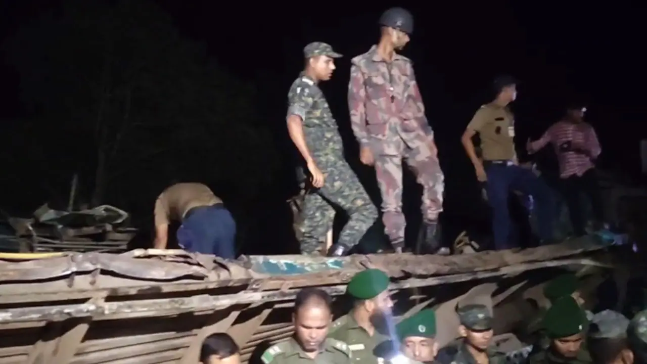 দীর্ঘ হচ্ছে লাশের সারি, উদ্ধার কাজে যোগ দিয়েছে র্যাব-বিজিবি