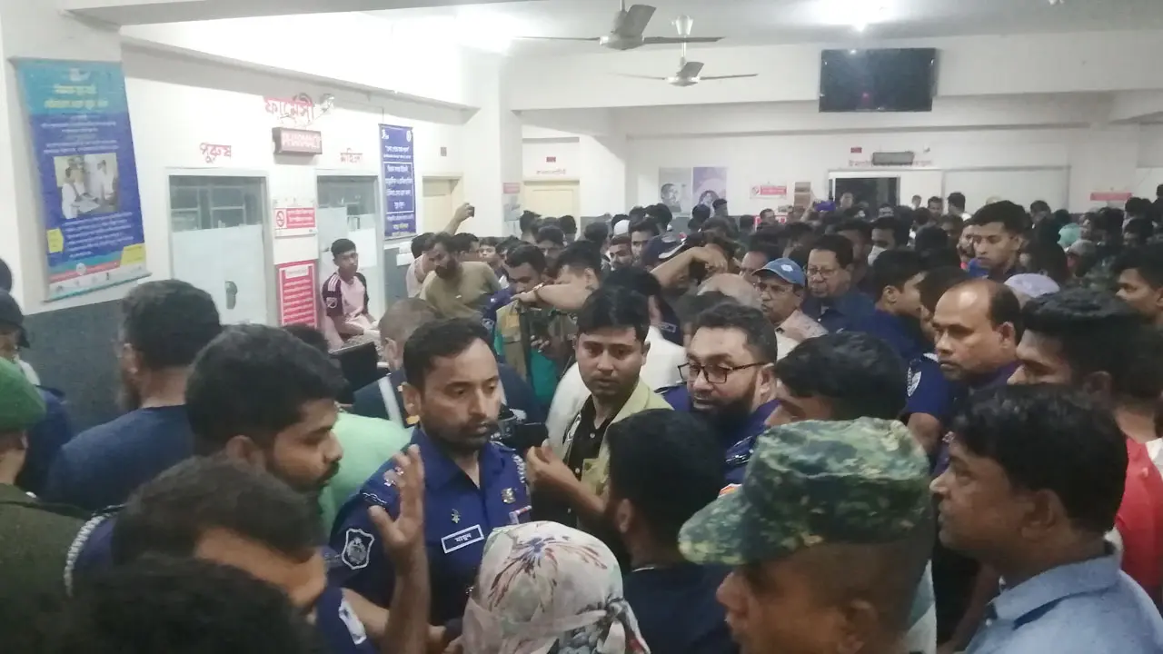 হাসপাতালে স্বজনহারাদের কান্না আর আহাজারি
