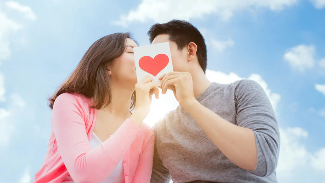 চুমু খেলে কী হয়?