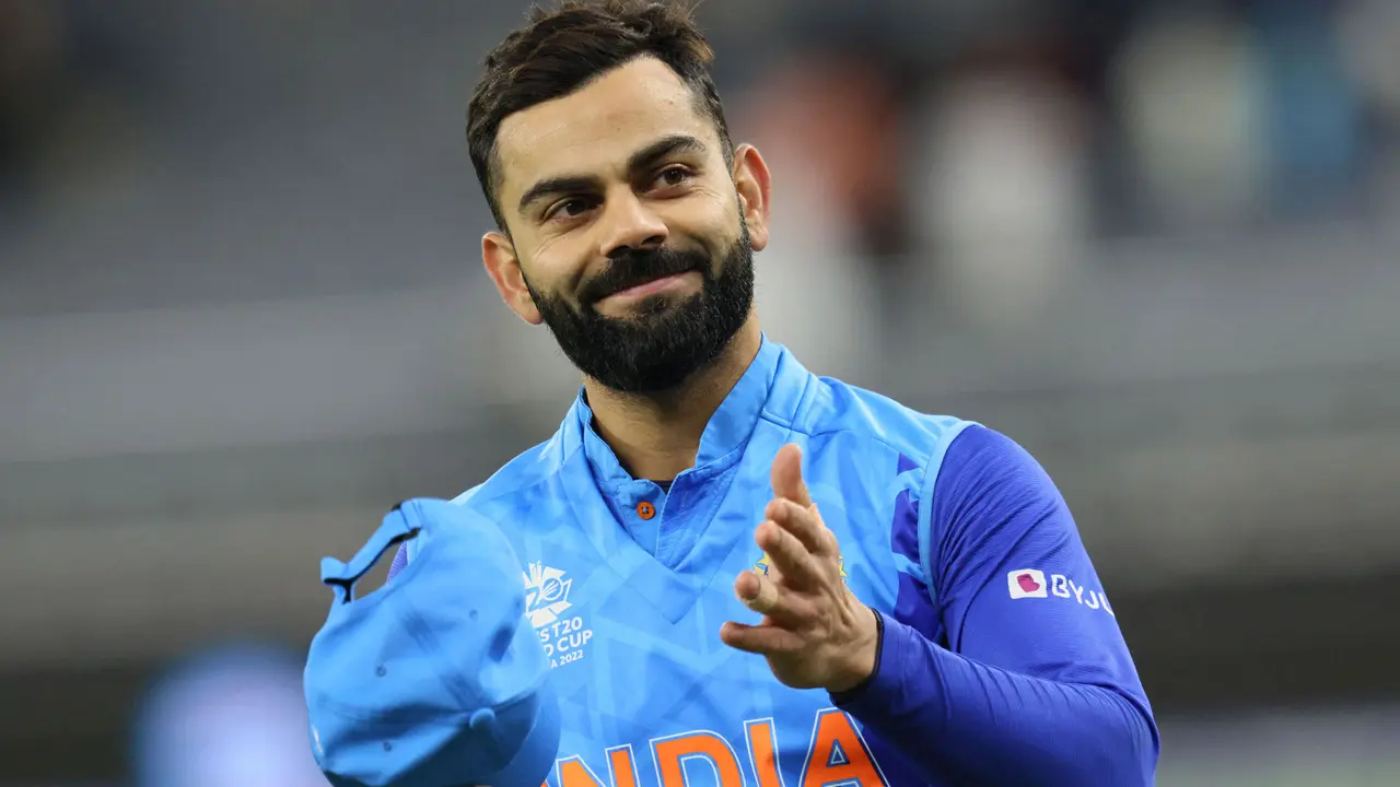 বন্ধুদের কেন বাসা থেকে ম্যাচ দেখতে বললেন কোহলি?