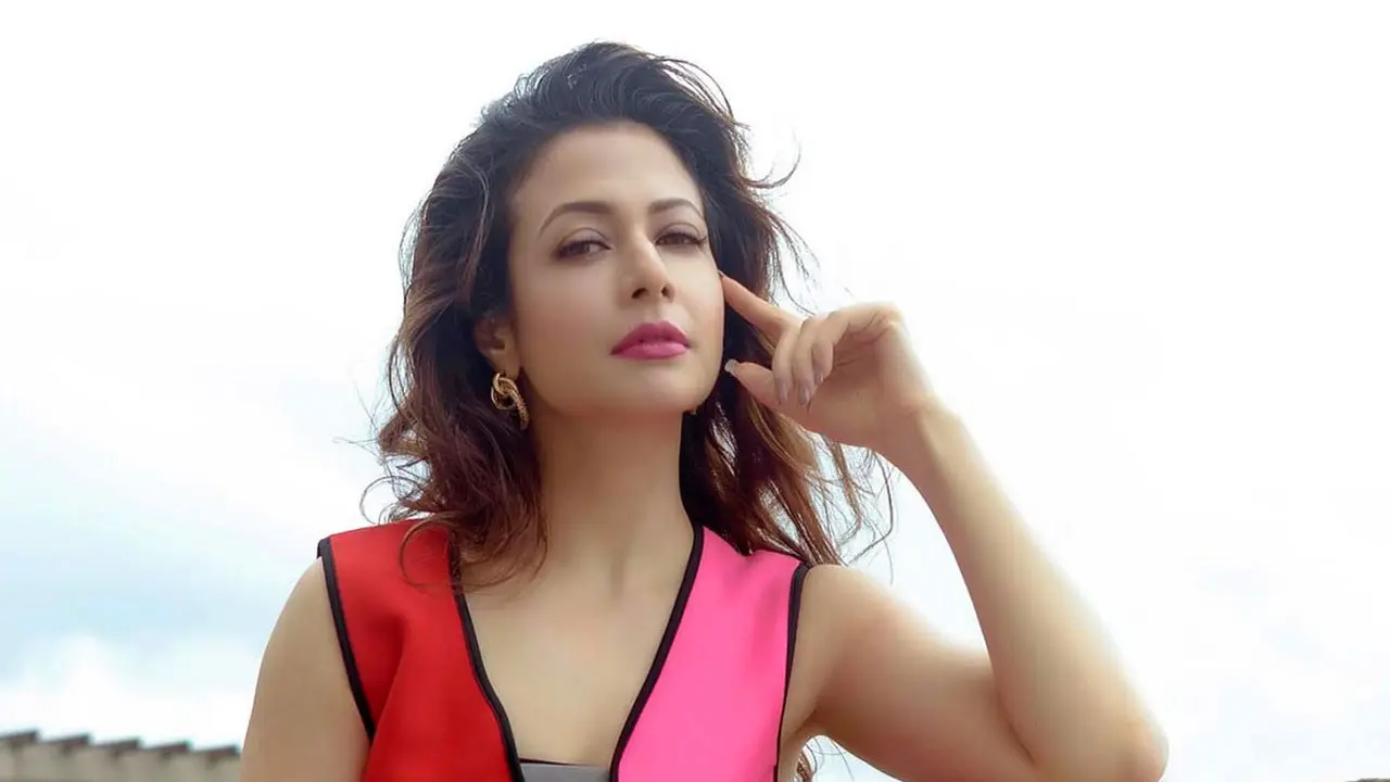 সংসার সামলেই নারীকে বাইরে কাজ করতে হয় : কোয়েল