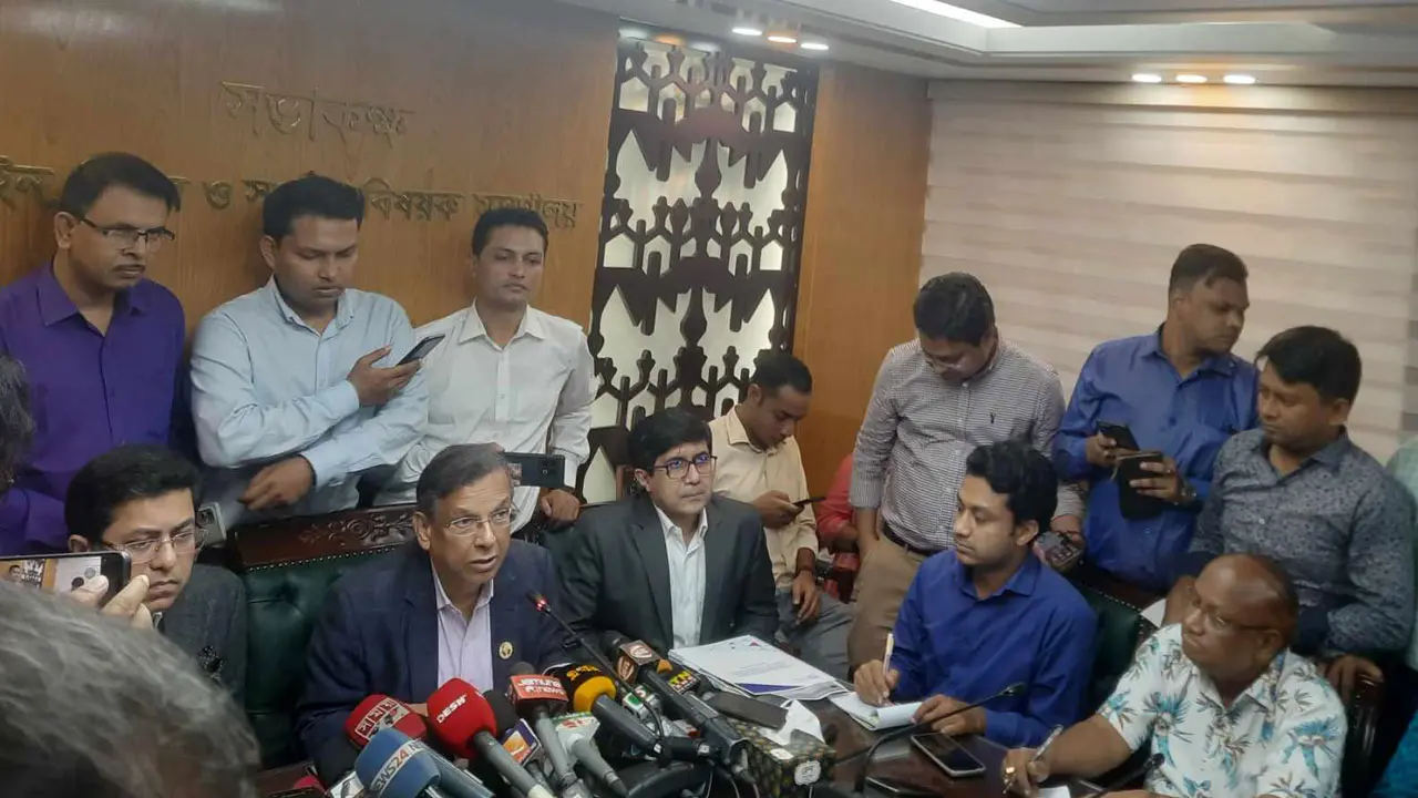 খালেদা জিয়াকে বিদেশে পাঠানোর সুযোগ নেই, আবারও বললেন আইনমন্ত্রী