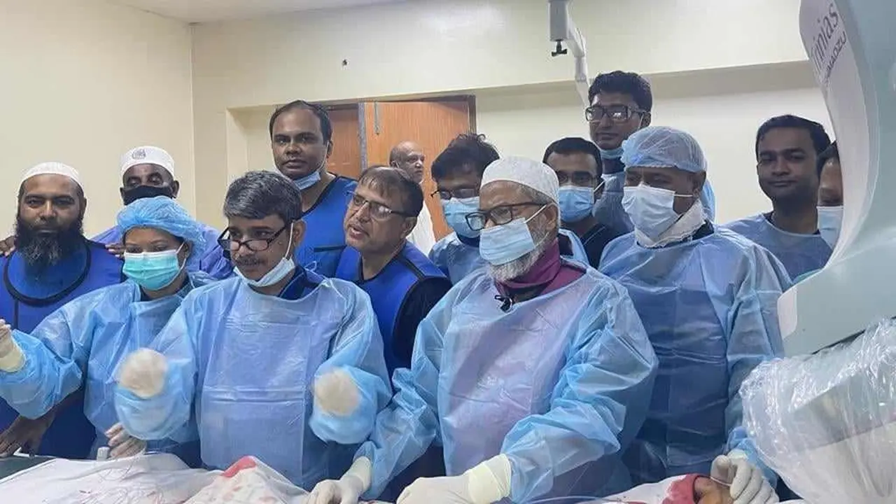 প্রধানমন্ত্রীর উপহারের ‘রিং’ পেলেন মাছ বিক্রেতা ও গাড়িচালক