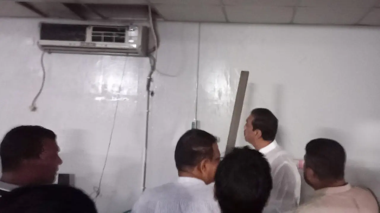 বৈঠক চলাকালে এসিতে আগুন, নেভালেন শামীম ওসমান