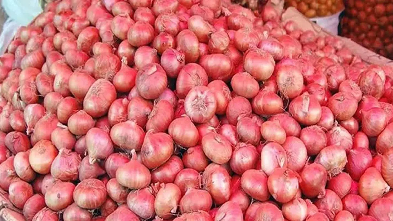 পেঁয়াজের কেজি ১৩০ টাকা, আলু ৭০