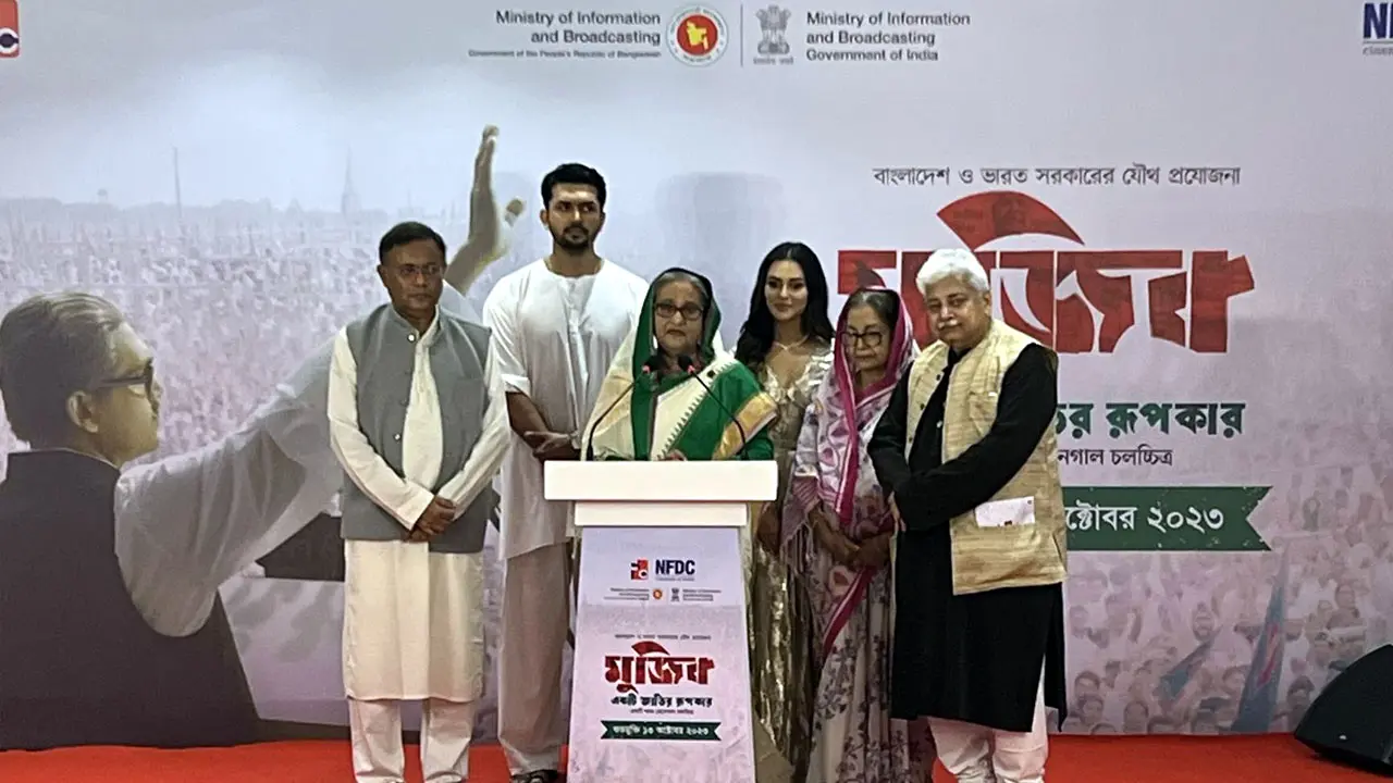 ‘মুজিব : একটি জাতির রূপকার’ সিনেমার প্রিমিয়ারে প্রধানমন্ত্রী