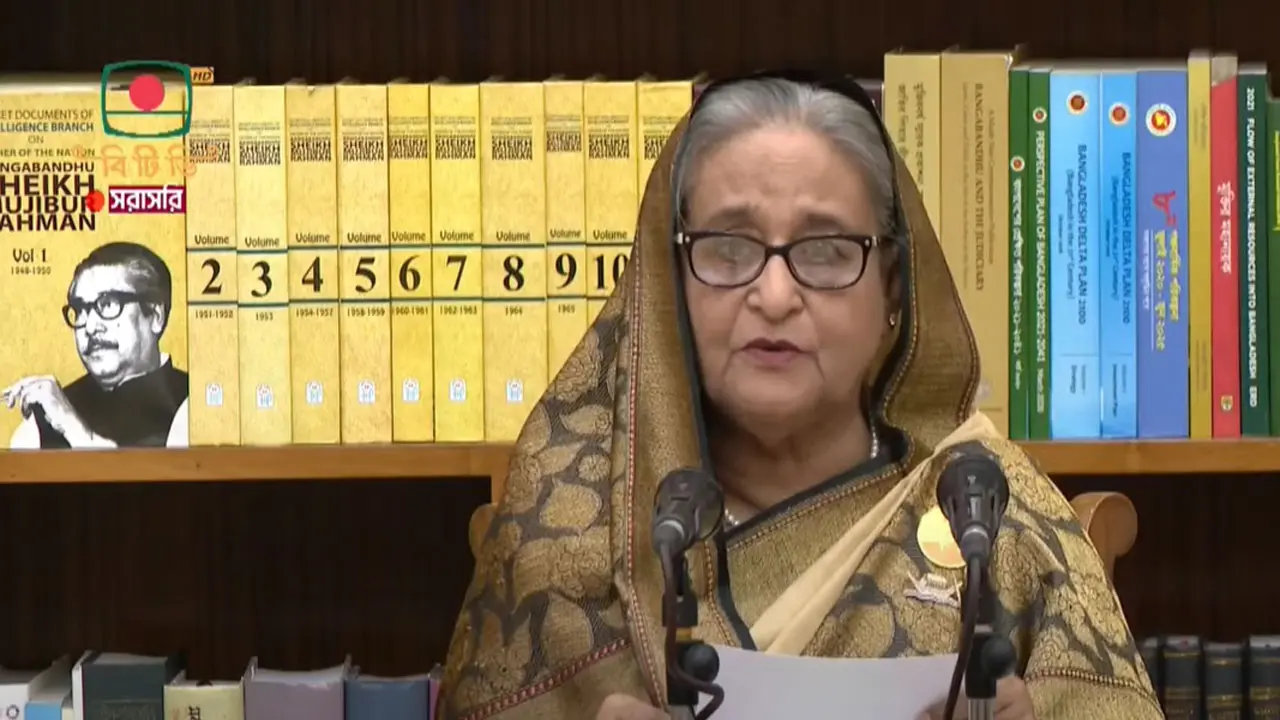 প্রধানমন্ত্রীর সংবাদ সম্মেলন শুরু