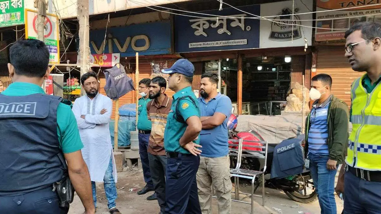লঞ্চ থেকে নামলেই পুলিশের তল্লাশি