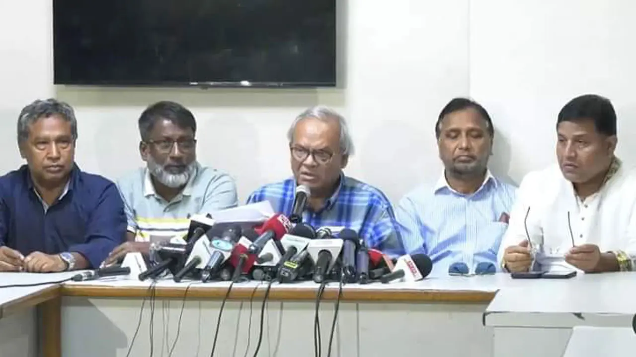 ফুঁসে উঠেছে দেশবাসী, পতনের আওয়াজ আসছে রাজপথ থেকে : রিজভী