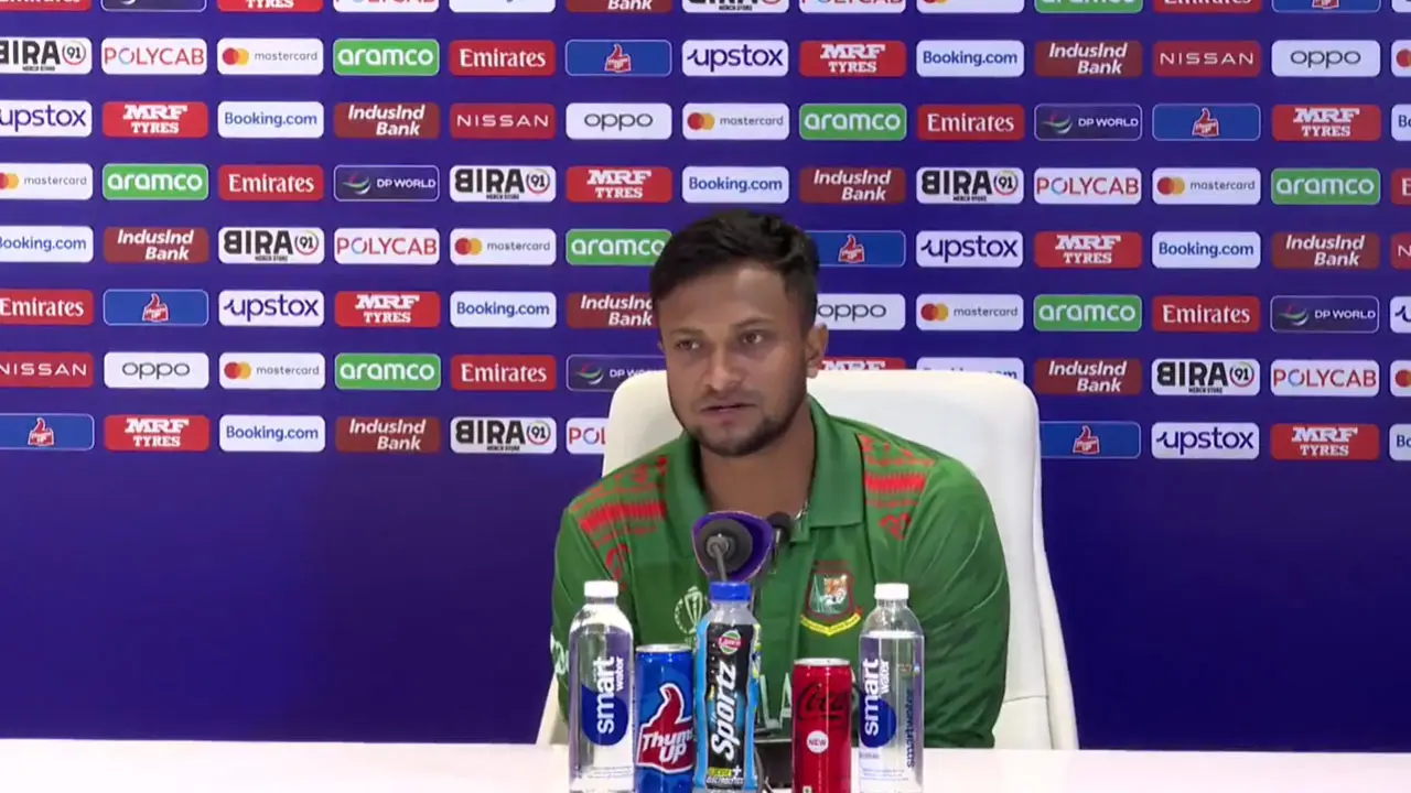 দর্শকদের ‘ভুয়া-ভুয়া’ দুয়ো, সাকিব বললেন ‘ডিজার্ভ করি’