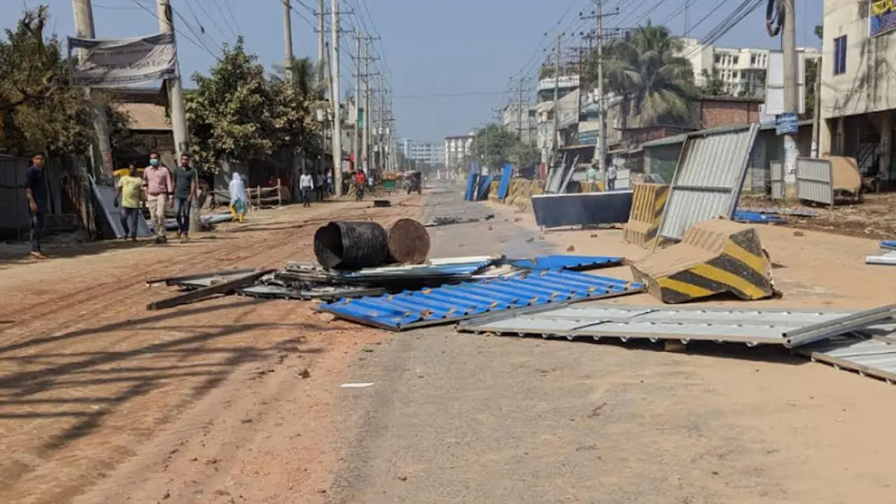থমথমে আব্দুল্লাহপুর-বাইপাইল সড়ক