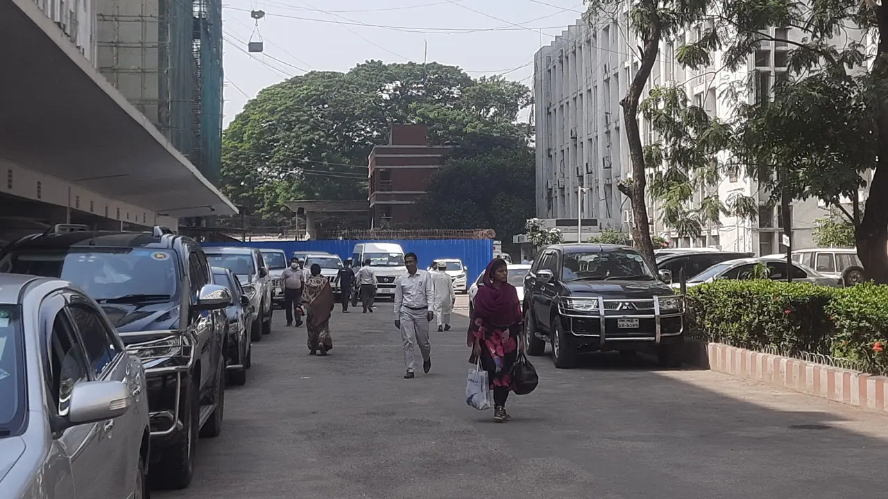 অবরোধের প্রভাব পড়েনি সচিবালয়ে