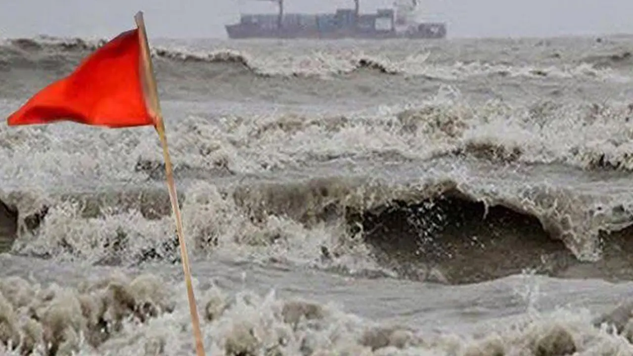 সাগরের নিম্নচাপ, আরও ঘনীভূত হওয়ার আভাস