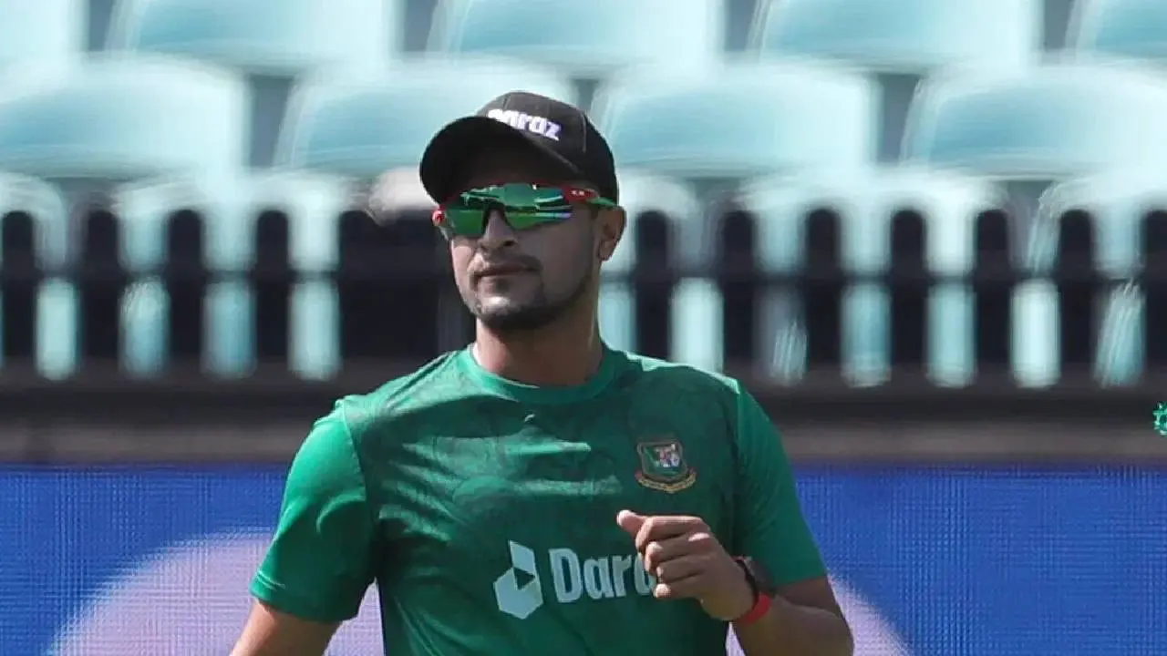 যে কারণে বিশ্বকাপের মাঝপথে হঠাৎ ঢাকায় সাকিব