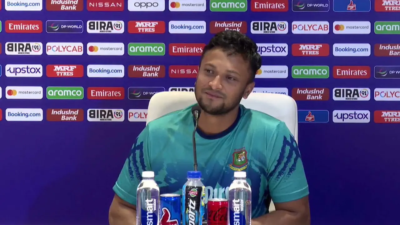 পথের খোঁজে দিশেহারা সাকিব