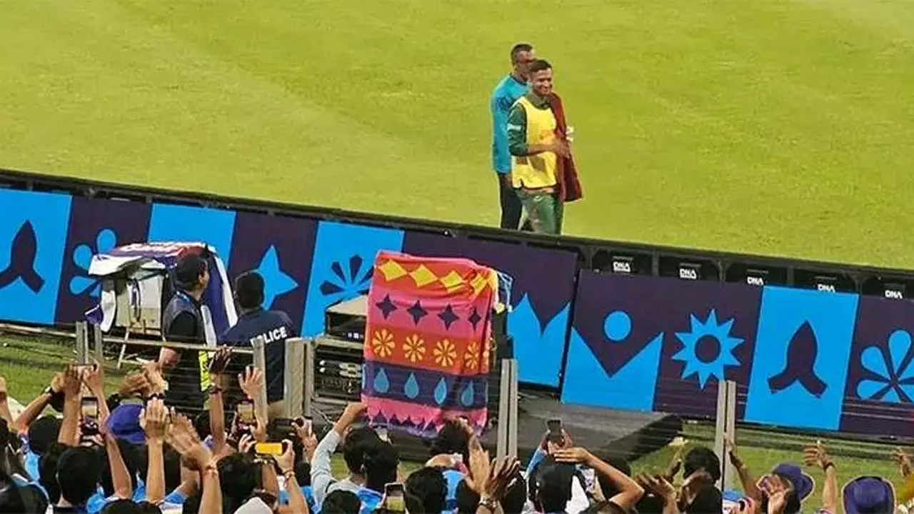 ভারত সমর্থকদের পানি দিলেন সাকিব