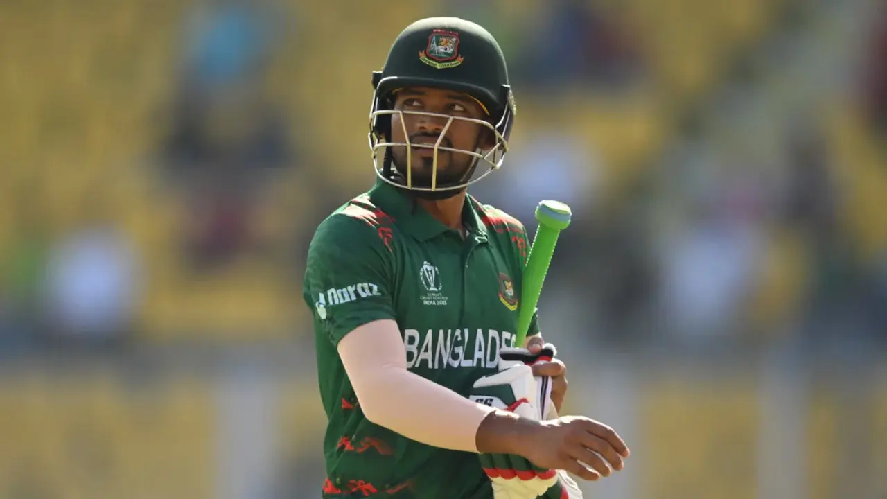 ‘উইকেট বিলিয়ে’ রানতাড়া করছে বাংলাদেশ! 