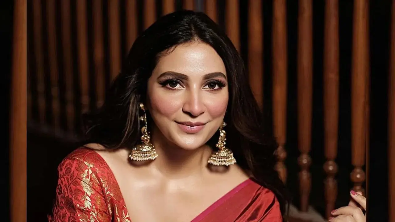 বেডরুমের ছবি শেয়ার করে নতুন খবর দিলেন শুভশ্রী