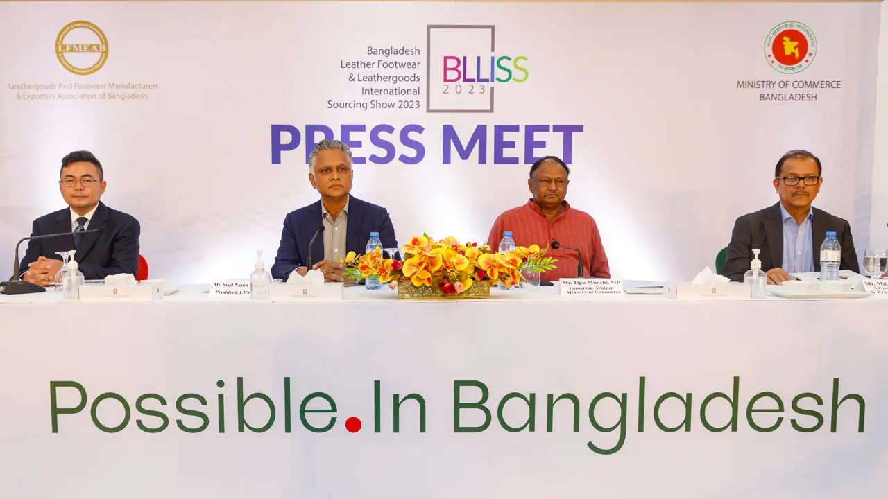 ৩০০ বিলিয়ন ডলার রপ্তানি আয় লক্ষ্যমাত্রা অর্জনে কাজ করছে সরকার