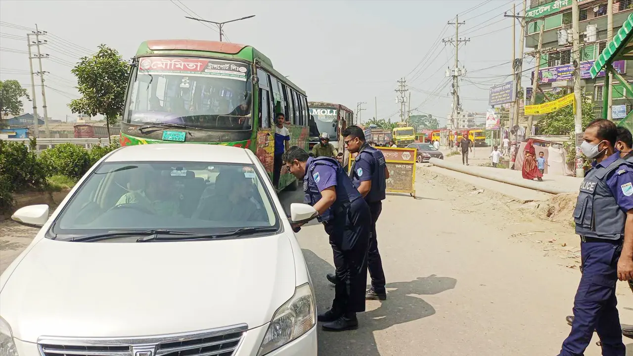 রাজধানীর প্রবেশদ্বারে চেকপোস্ট, চলছে তল্লাশি