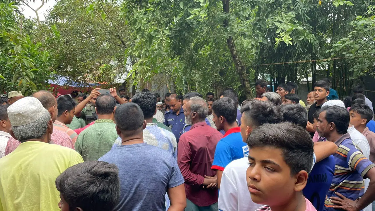 পরিবারের সবার জানাজা একসঙ্গে পড়তে হবে ভাবেননি কেউ