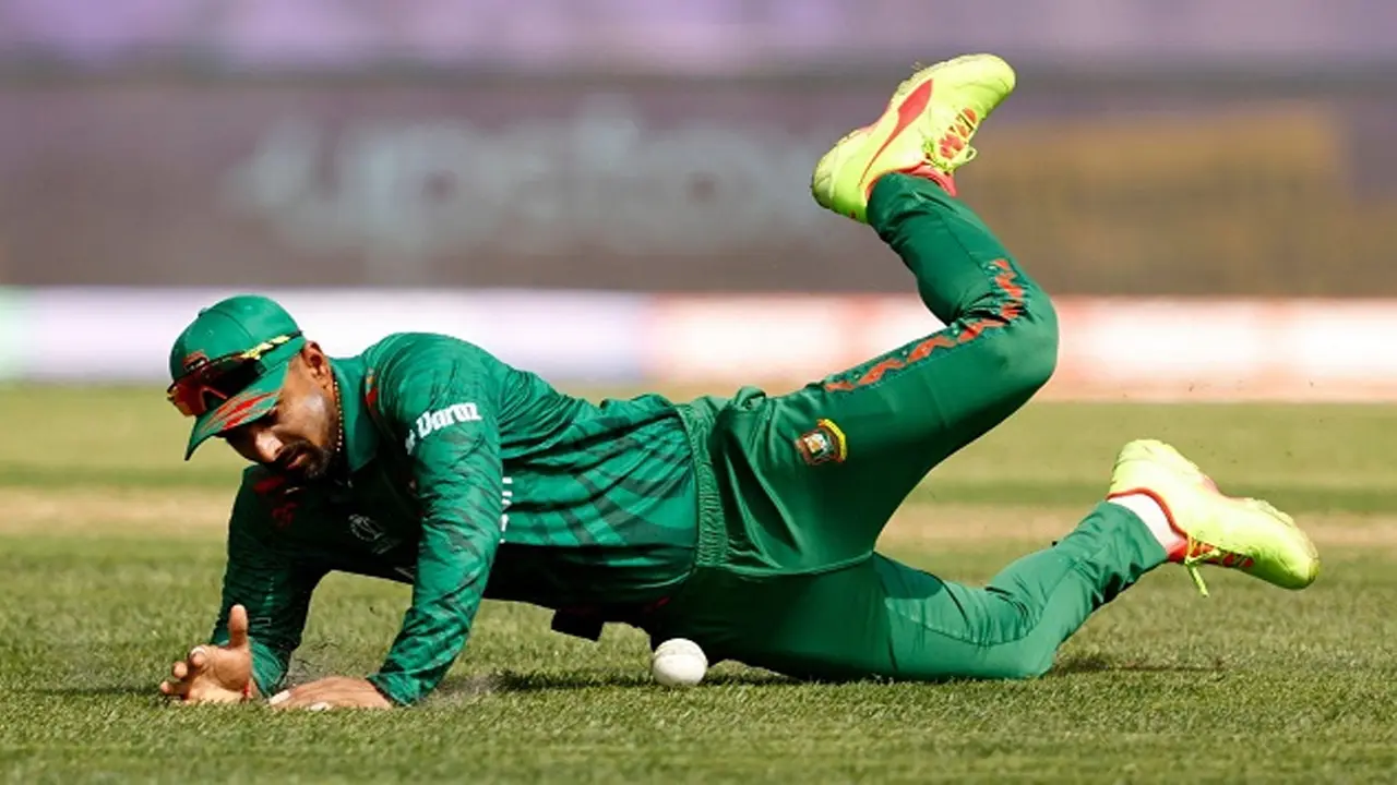 আউটফিল্ড খেলার অনুপযুক্ত হলে ম্যাচ বাতিল হয়?