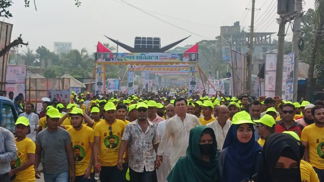 দলে দলে ভাঙ্গার জনসভাস্থলে আসছেন নেতাকর্মীরা