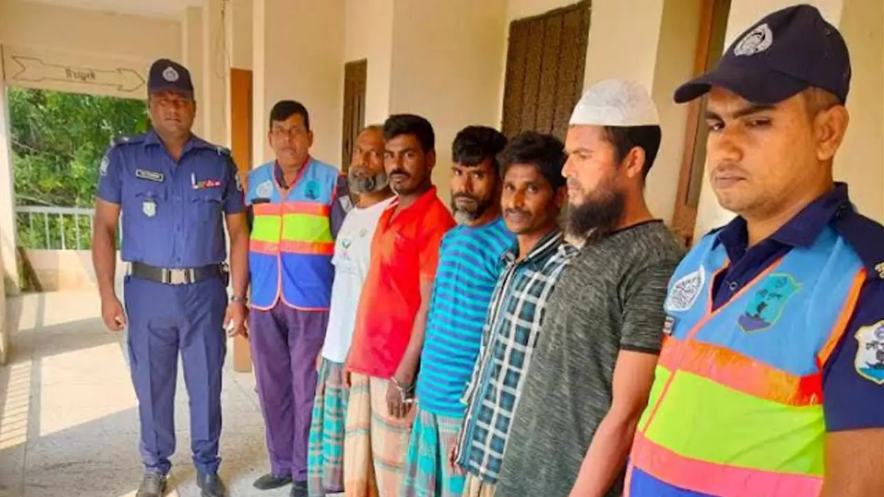 কুয়াকাটায় ৫ জেলেকে সাড়ে ১২ হাজার টাকা জরিমানা