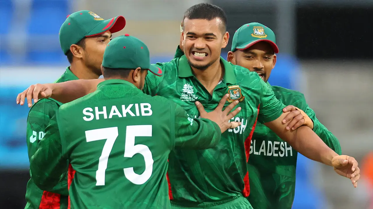 দলের ভরাডুবি নিয়ে কী ইঙ্গিত করলেন তাসকিন