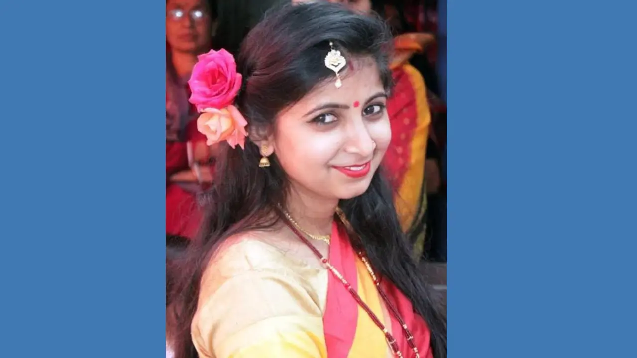 মণ্ডপের দায়িত্বে থাকা নারী আনসার সদস্য খুন
