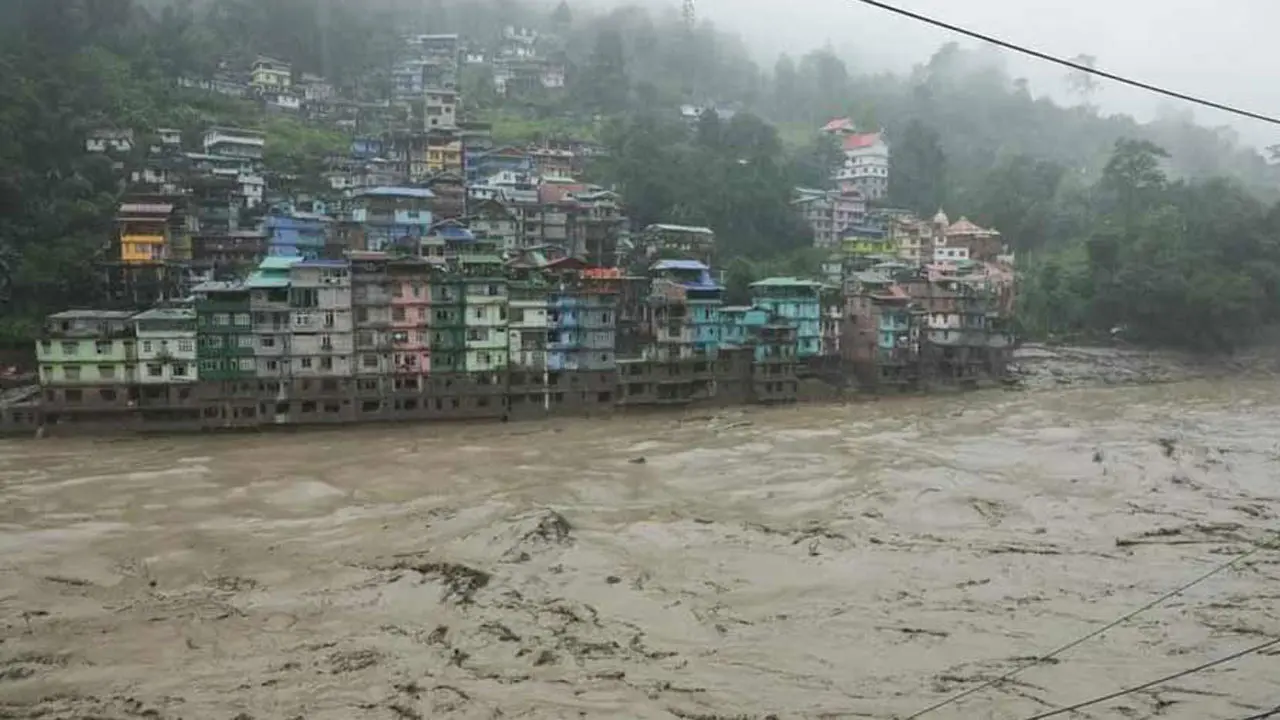সিকিমে খুলে দেওয়া হয়েছে তিস্তার বাঁধ, ৫ জেলায় বন্যার শঙ্কা