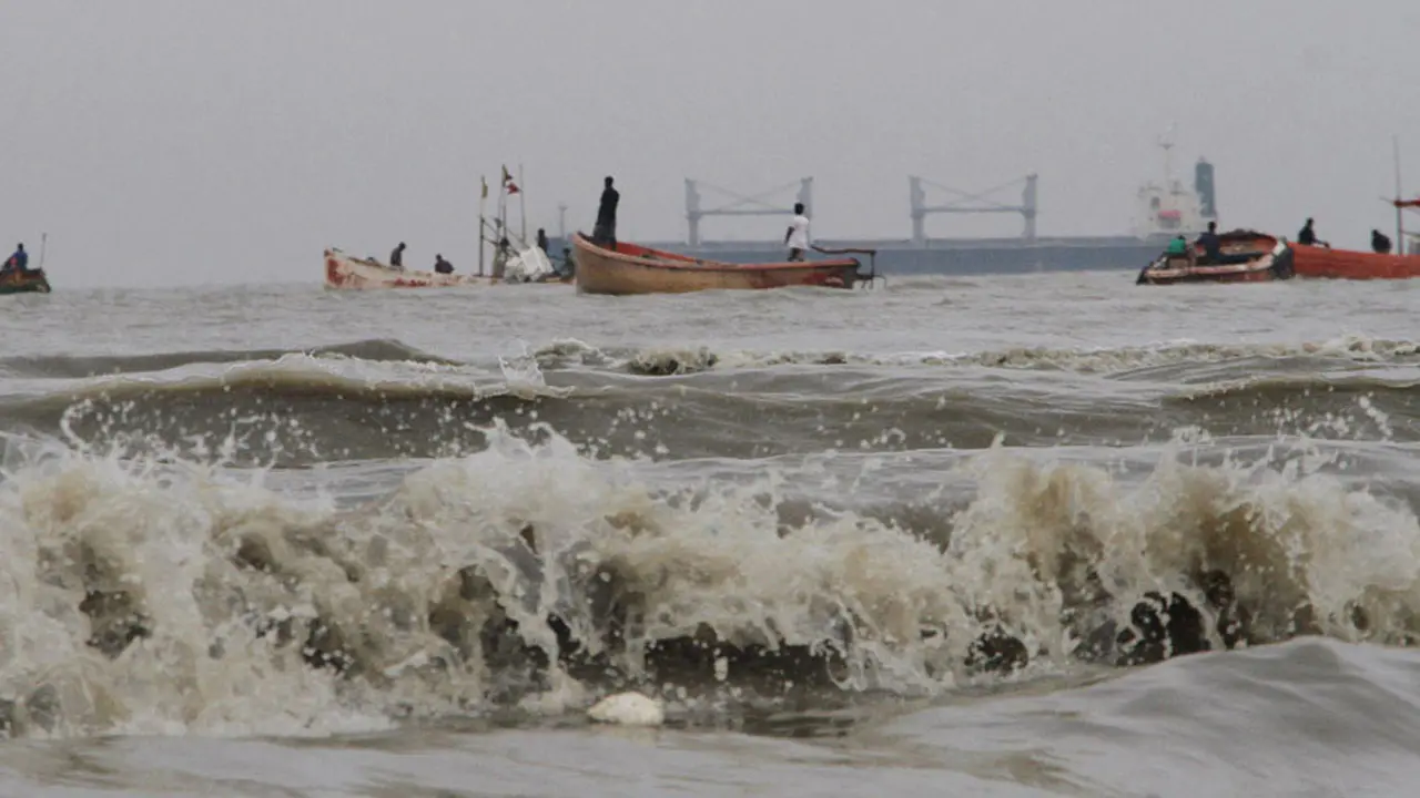 সমুদ্রবন্দরে ১ নম্বর সতর্ক সংকেত