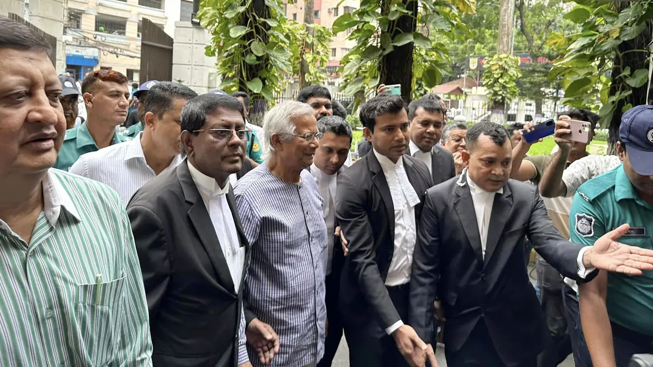 দুদকে হাজির হলেন ড. ইউনূস