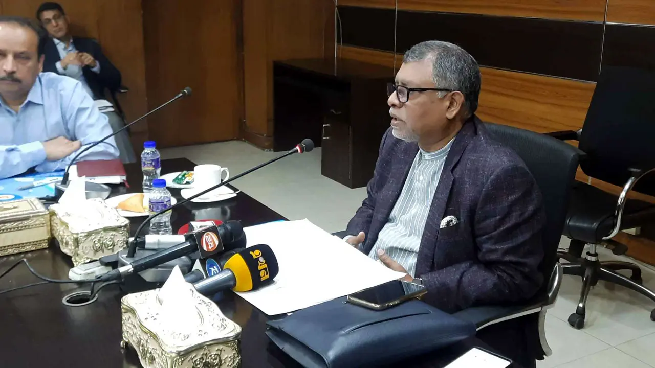 ডেঙ্গু নিয়ন্ত্রণ করতে হলে মশা কমাতে হবে : স্বাস্থ্যমন্ত্রী