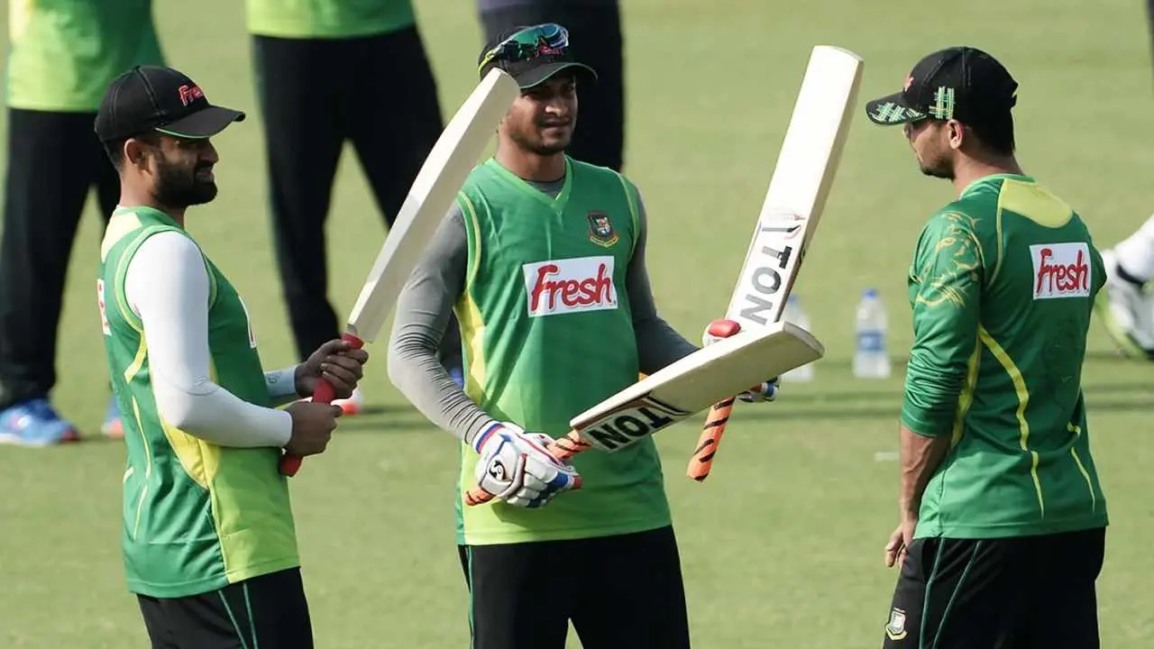 সাকিবই পারত তামিমকে মেসেজ দিয়ে বলতে : মাশরাফি