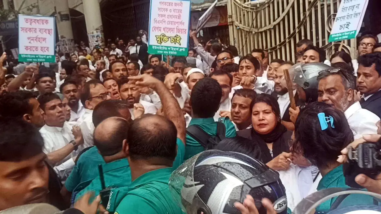 পদযাত্রায় আইনজীবী-পুলিশ সংঘর্ষ, ৬৬ আইনজীবীর বিরুদ্ধে মামলা