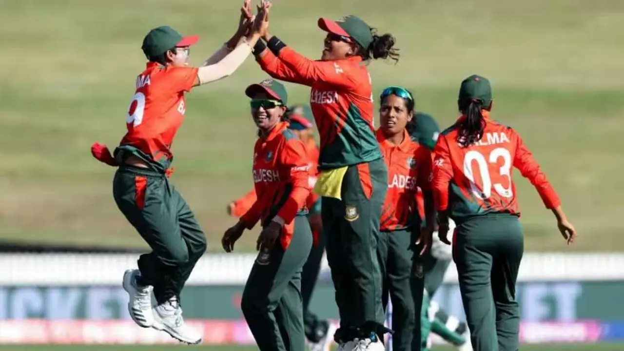 বল হাতে দাপুটে শুরু বাংলাদেশের 