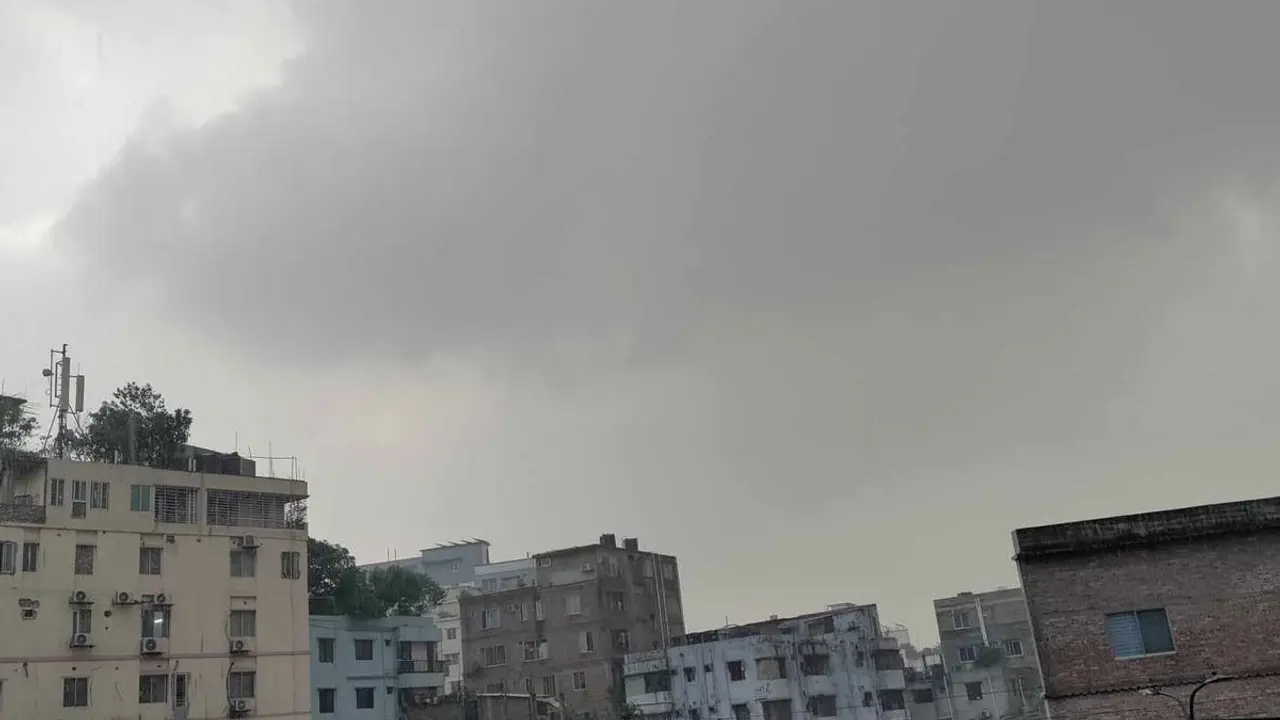 ভারী বৃষ্টির আভাস, কমবে তাপমাত্রা