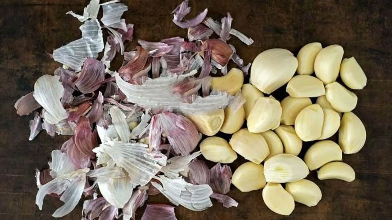 ৫ কাজে ব্যবহার করতে পারেন রসুনের খোসা