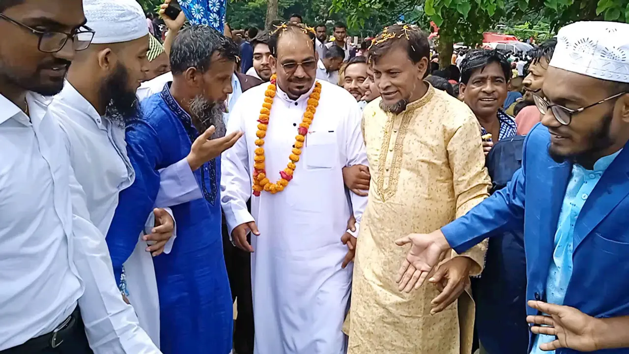 কর্মচারীর বিয়েতে যোগ দিতে হেলিকপ্টারে চড়ে গোপালগঞ্জে সৌদি নাগরিক