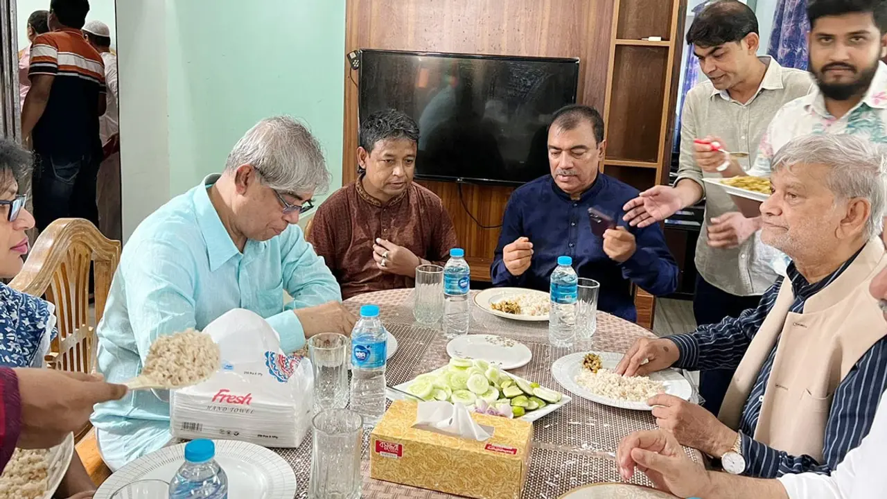 নিজ বাড়িতে দুই মন্ত্রীকে খাওয়ালেন ডিবি প্রধান হারুন