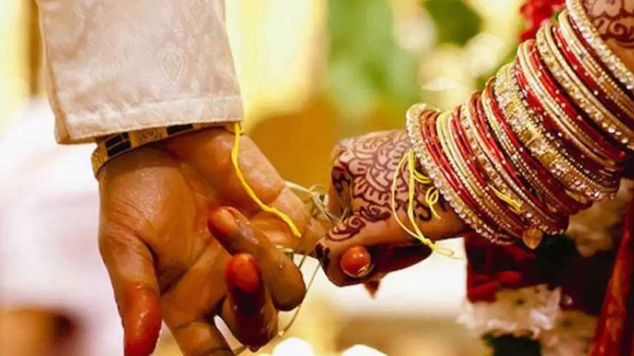 বিয়ের অনুষ্ঠানে খেজুর ছিটানো কি ঠিক?